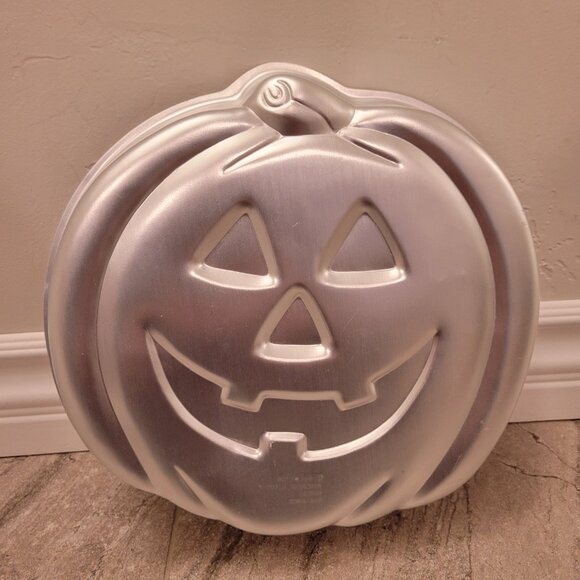 Wilton HALLOWEEN Pumpkin Face Cake Pan Mold Jack O Lantern 1981 Aluminum. - Picture 2 of 4